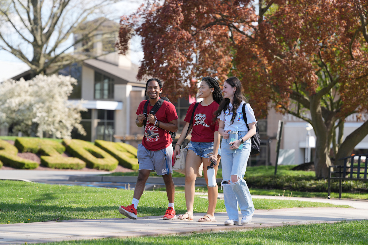 Rider students walk to class together.