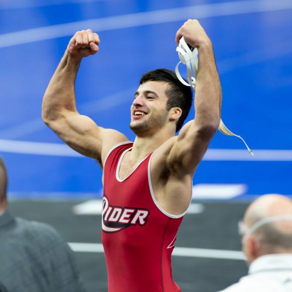 Jesse Dellavecchia