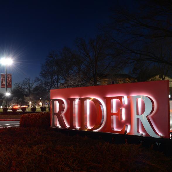 Sign of Rider's main entrance to campus