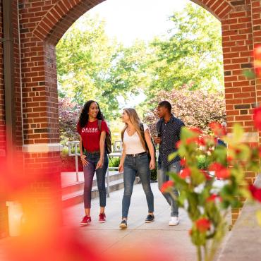 Students walk under archway on Rider campus
